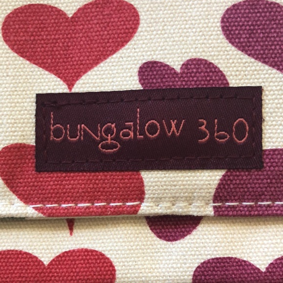 Bungalow 360 Women's Cotton Canvas Heart Wristlet - New with Tags - Picture 3 of 9